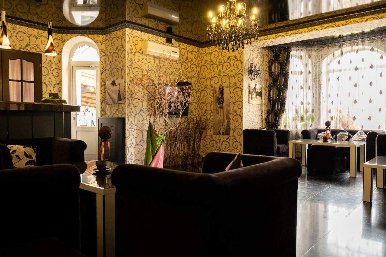 Diplomat Club Hotel キシナウ エクステリア 写真
