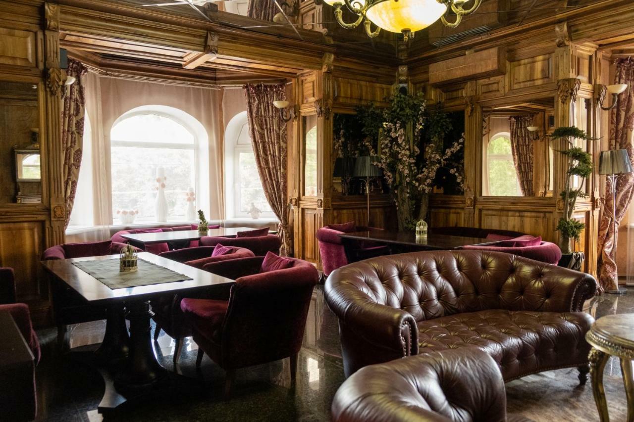 Diplomat Club Hotel キシナウ エクステリア 写真