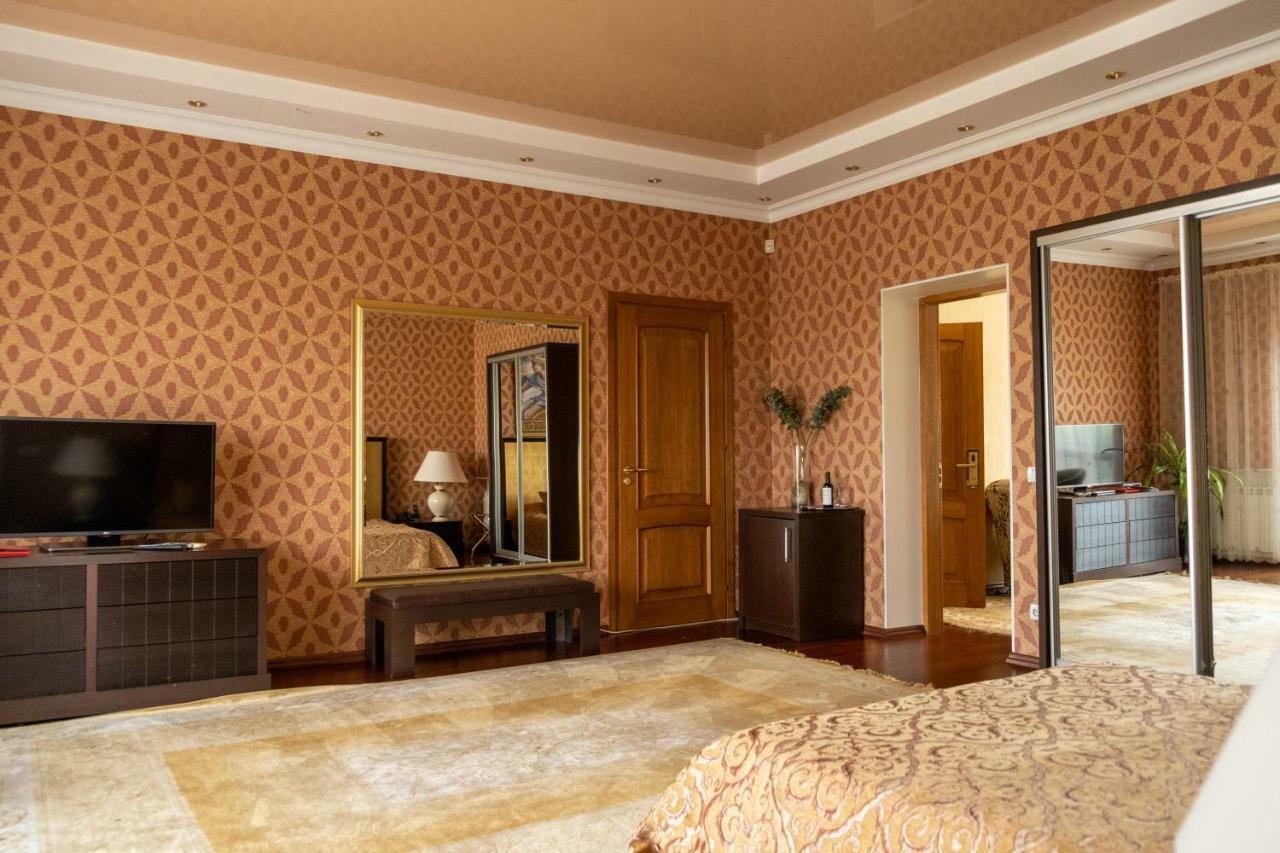 Diplomat Club Hotel キシナウ エクステリア 写真